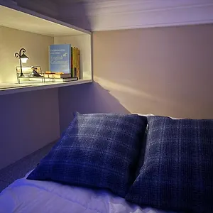 Creek بيت شباب دبي